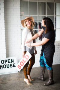 women wear, work wear, girl boss, minnesota, lularoe, lularoe consultant, real estate, realtor, clothing, fashion, amber schaefer, katie kurtz